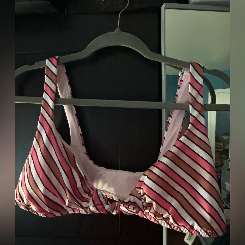 NWT Victoria’s Secret Bikini Top 👙 - Picture 5 of 8